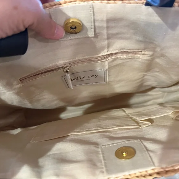 NWT Felix Rey Straw Tote with Pink Lip and Black Eyelash Motif - Picture 5 of 6